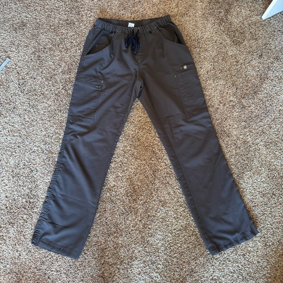 Figs Cargo Scrubs - Picture 1 of 5